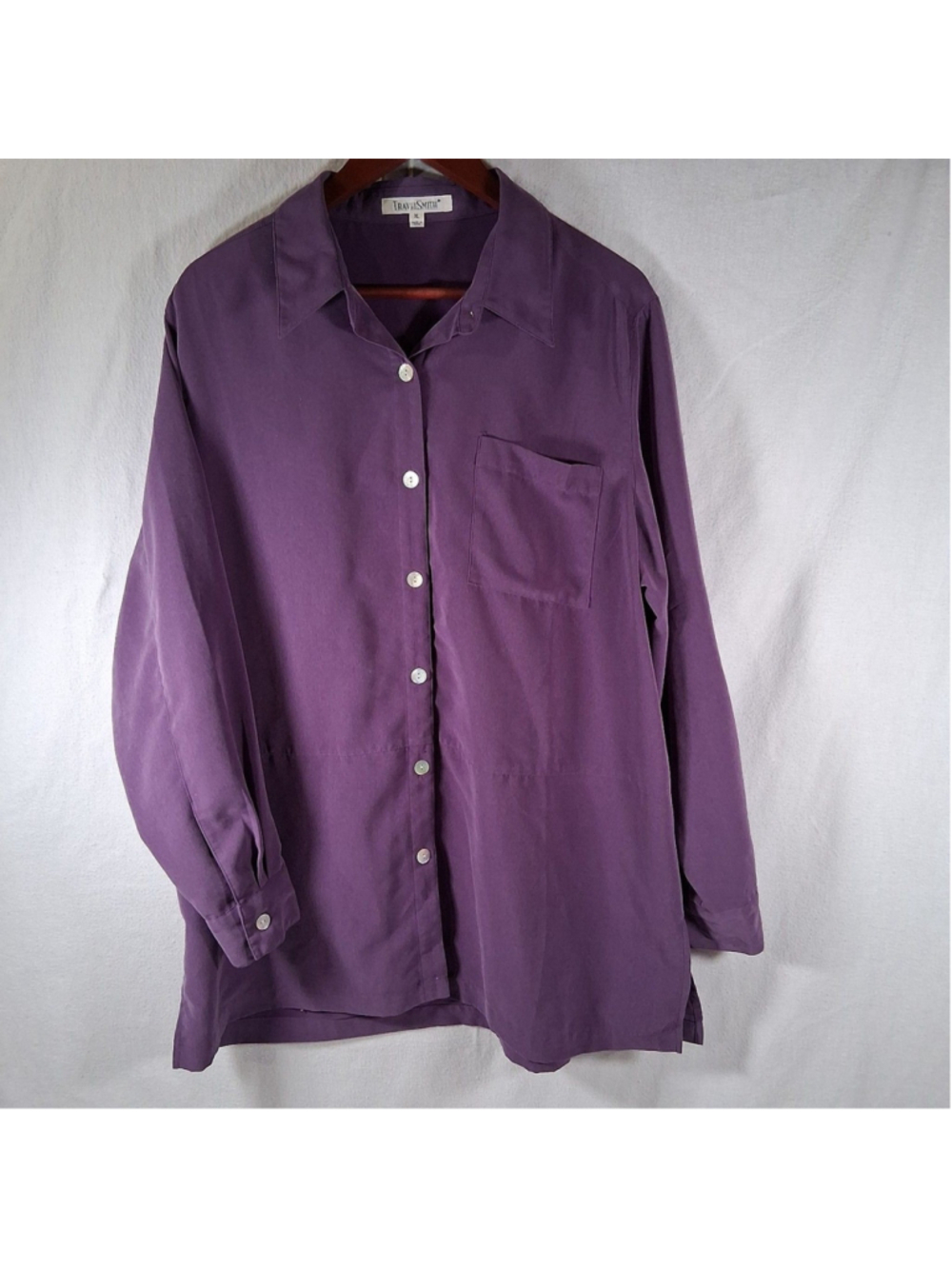 TravelSmith Button Up Long Sleeved Shirt Purple XL Pearly shell-like Buttons